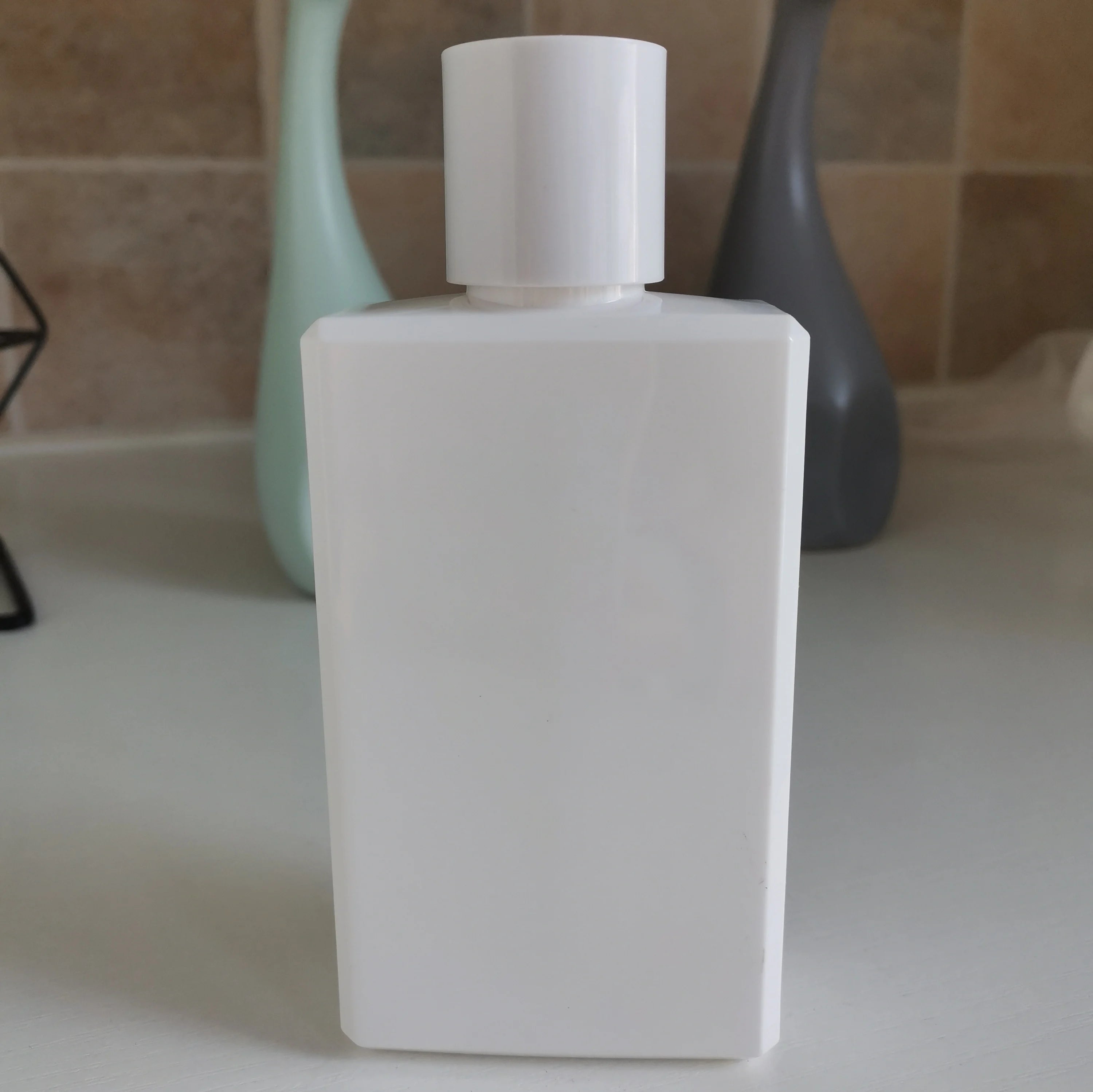 White Plastic Pet Square Mouthwash Bottle 200ml 250ml 300ml 500ml 1000ml with Pump Sprayer Hot Stamping Surface
