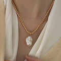 Alien Pearl Pendant Necklace Alloy Claw Setting Unisex Vintage Party Twisted Singapore Chain Simple Versatile Fashion Collar