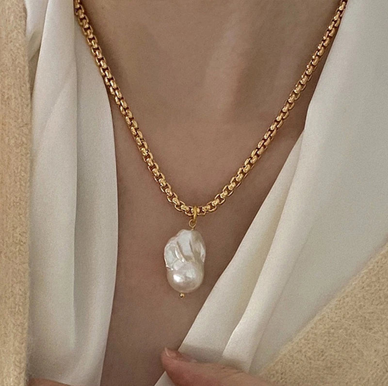 Alien Pearl Pendant Necklace Alloy Claw Setting Unisex Vintage Party Twisted Singapore Chain Simple Versatile Fashion Collar