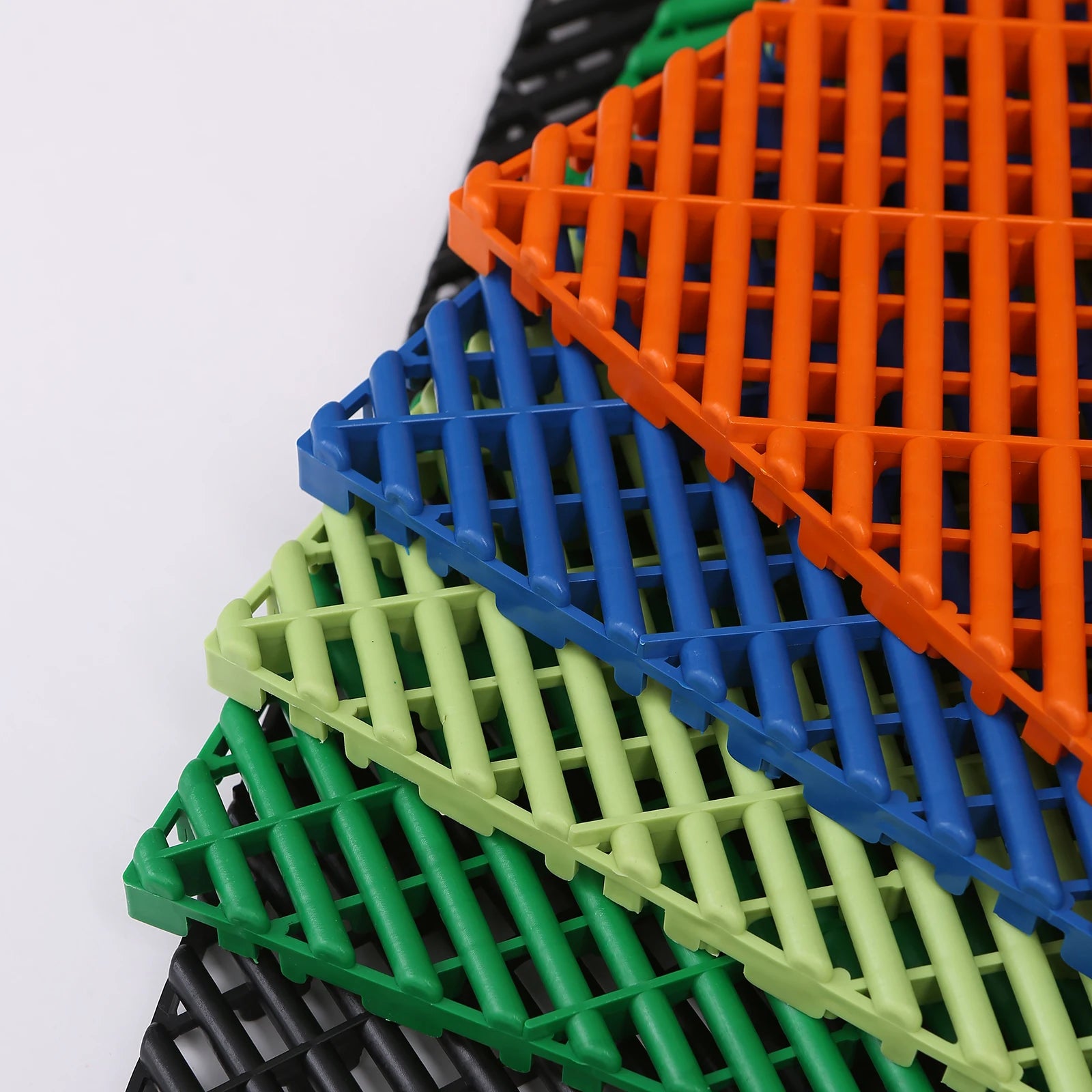 Non-slip Waterproof PP Plastic Interlocking Garage Floor Tiles Mat Rubber Garage Flooring Warehouse Garage Floor Tiles