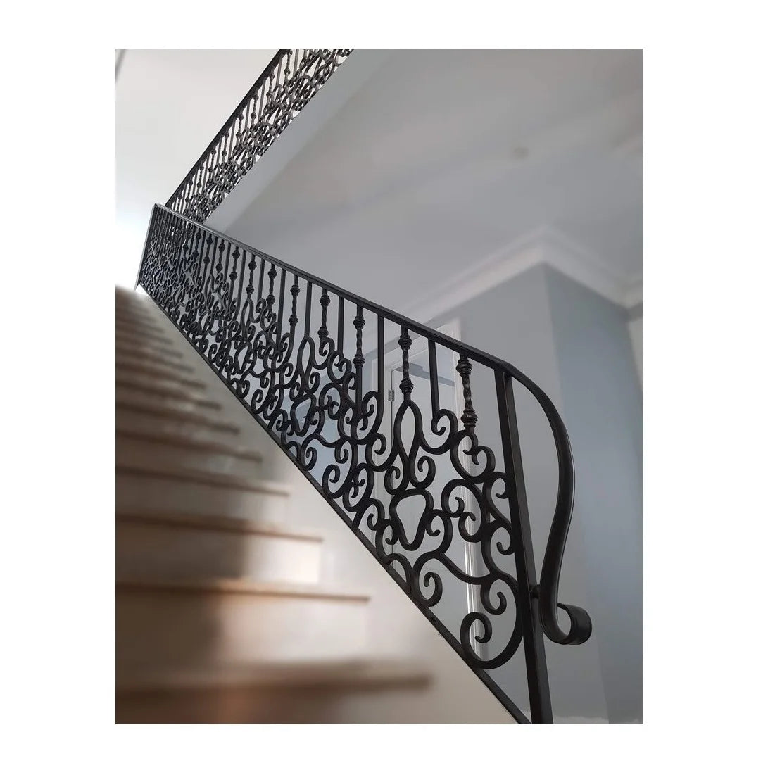 Wrought Iron Modern Outdoor Stair Railing Ornamental Design with Powder Coating Multi-color Options Customizable Dimensions