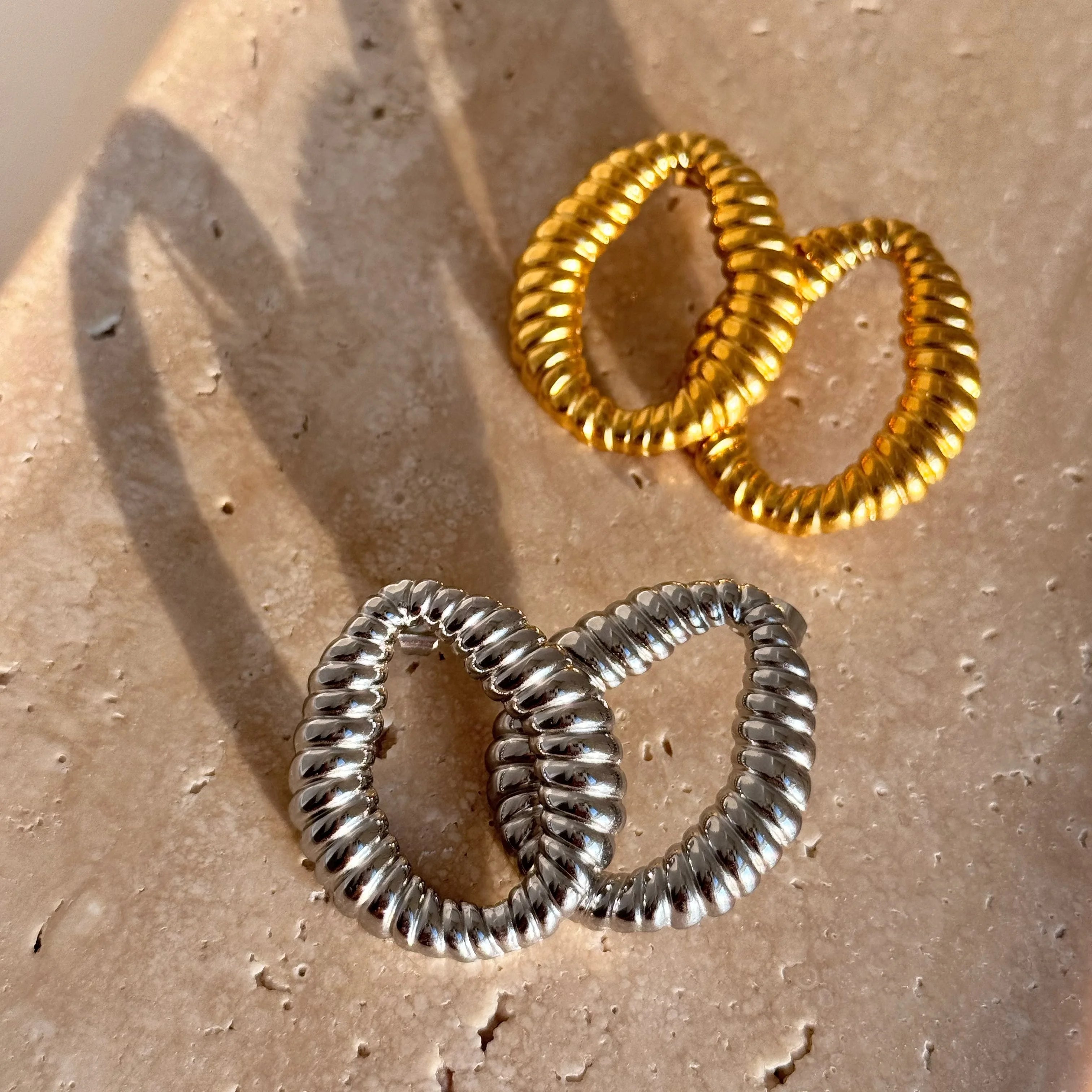 2024 Dazan New 18k Gold Plated Hypoallergenic Stainless Steel Vintage O Irregular Embossed Hollow Earrings Valentine s Day