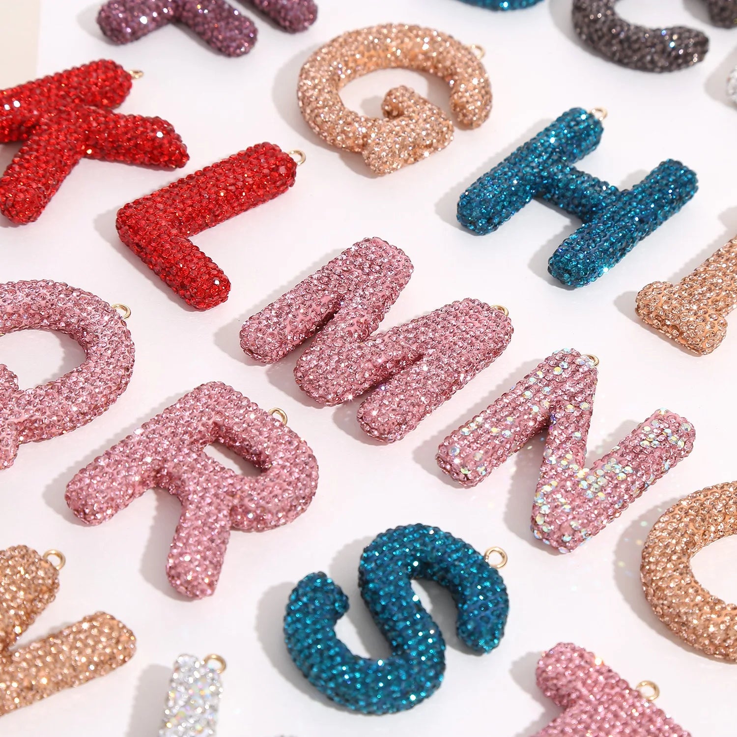 2025 New Luxury Bling Diamond Girl Shiny Crystal Lucky Letter Keychain Shiny Rhinestone Letter Key Chains Alphabet Name Keychain