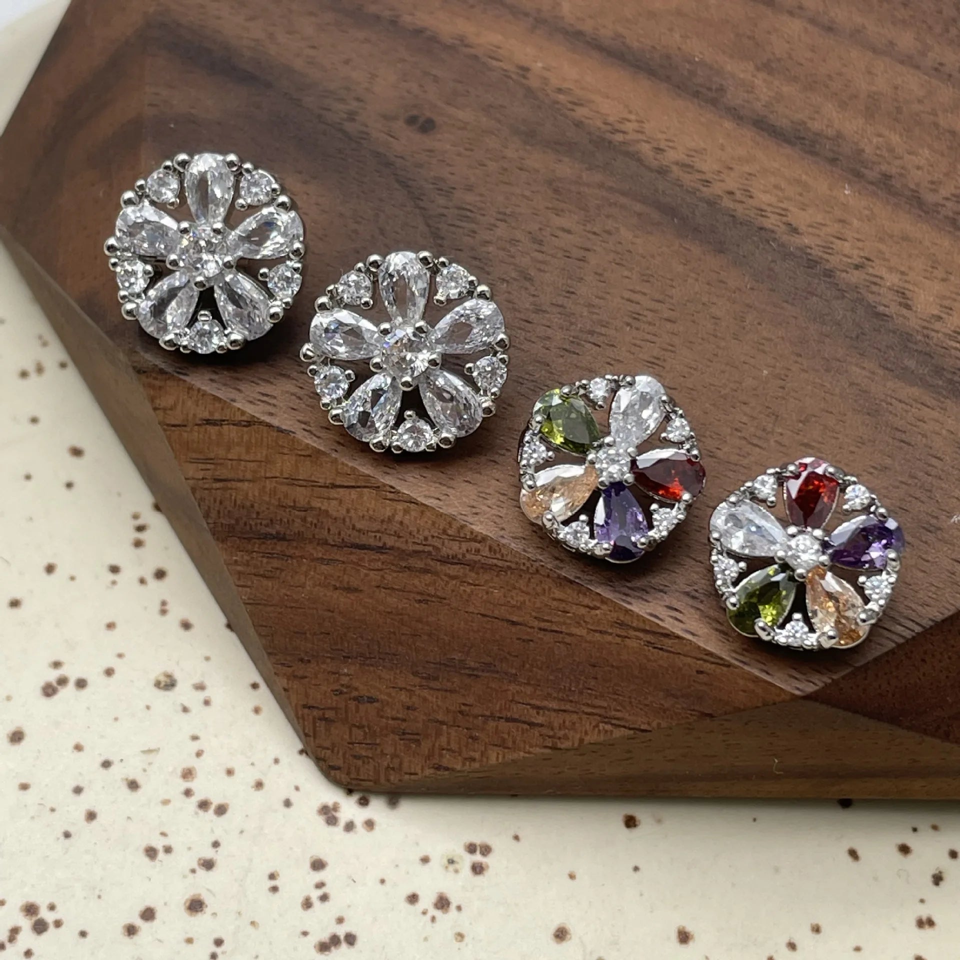 Lucky Metal with Zircon Crystal Button Flower Shape Eco-friendly High Shine Zircon Button for Coat Sweater