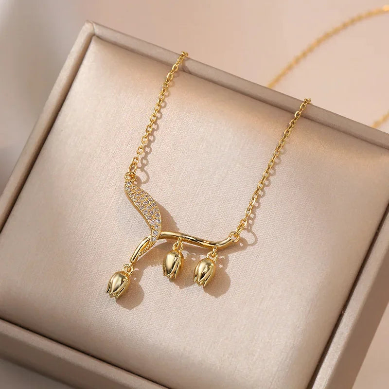 2025 New Romantic Stainless Steel 18K Gold Lily of the Valley Leaf Charm Pendant Necklace Sparkling Diamond Necklace Titanium