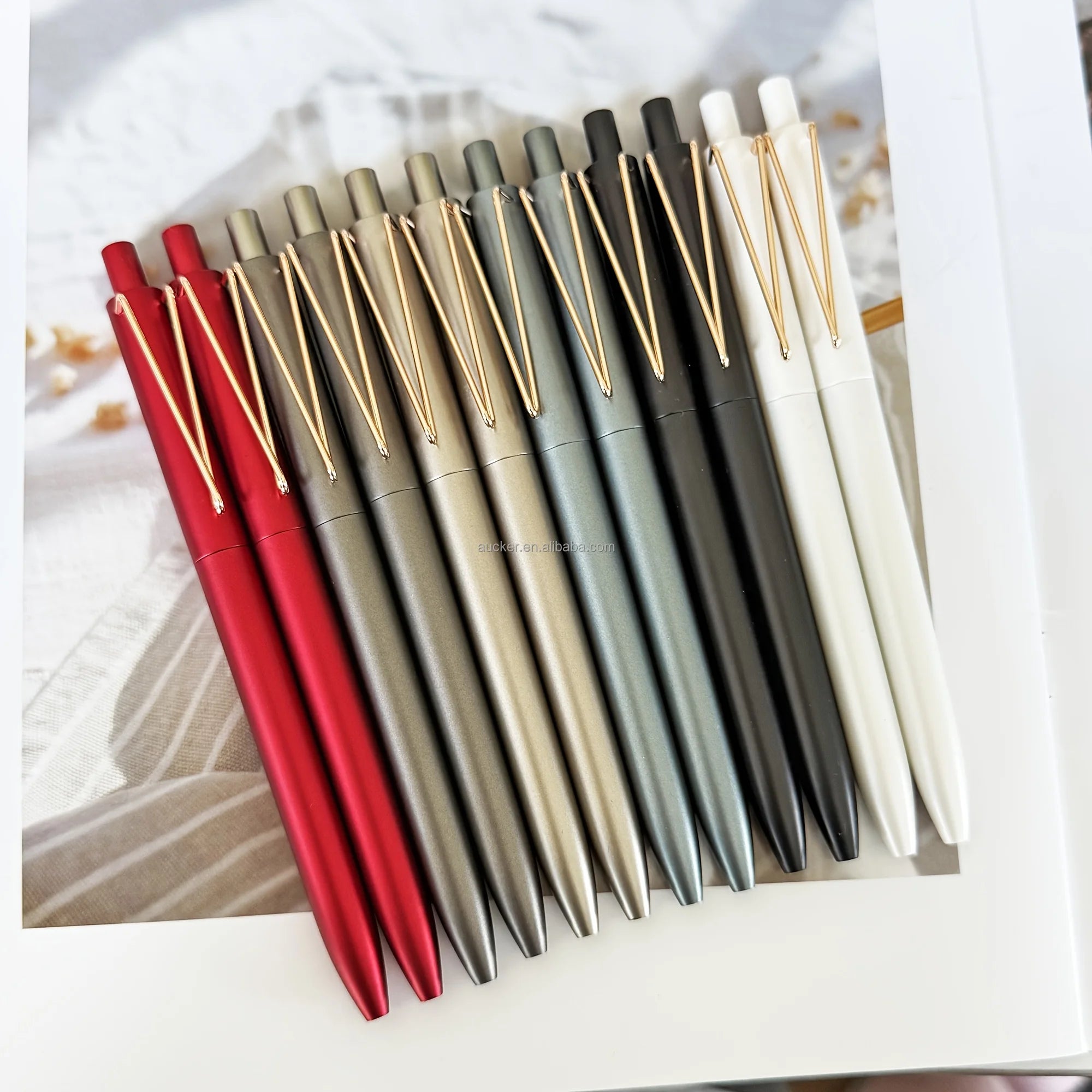 12pcs Retractable Gel Pens Black Ink Gel Pens Fine Point 0.5mm Metallic Dark Vintage Barrels Fast Dry Aesthetic Pens