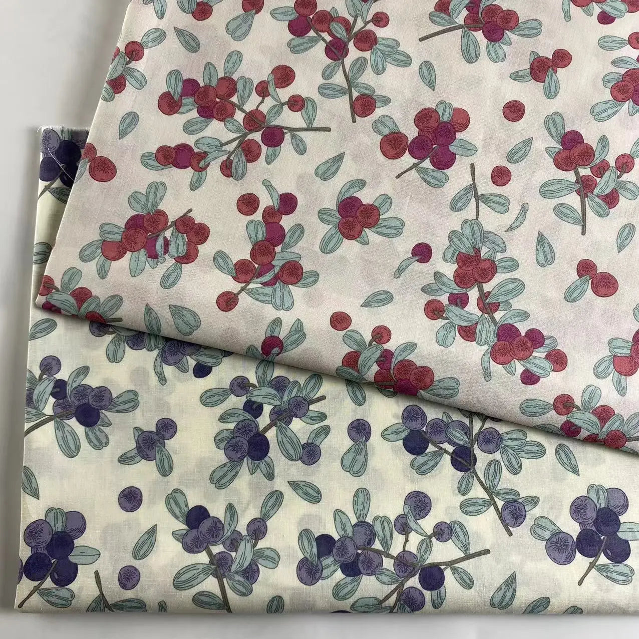 Berry Active Printing 100 GSM 40S 100% Cotton Poplin Fabric for Garment