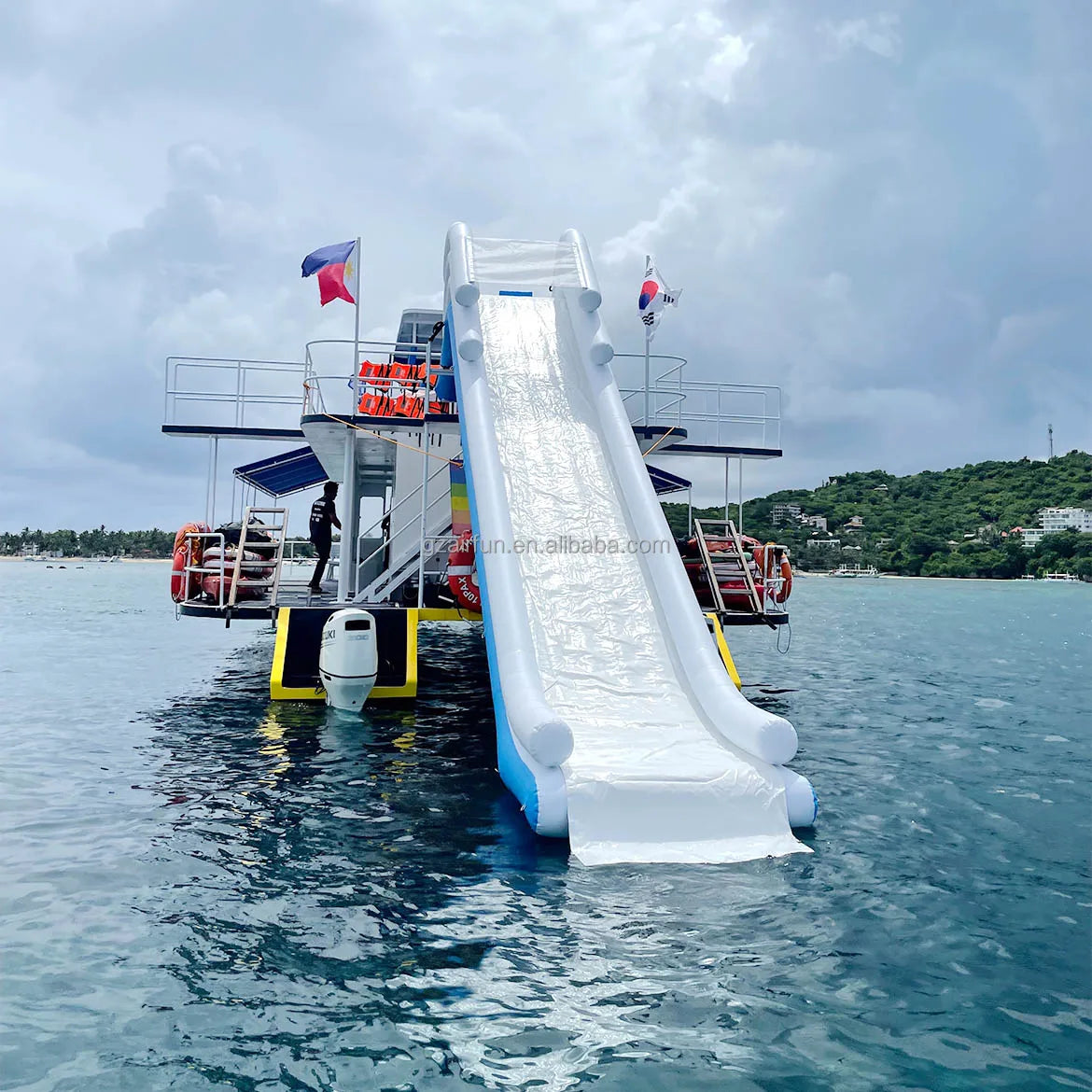 Customized  Water Park Slide Boat Slide Inflatable Yacht Floating Water Slide With Dock Pool for Summer