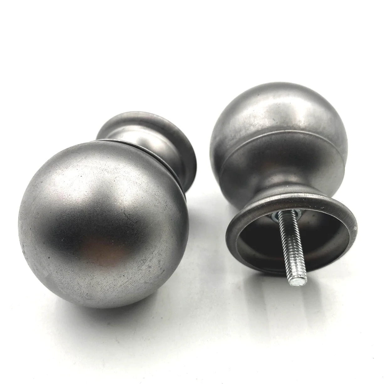 Oulang Custom Iron Bed Hardware Accessories Retro European Stamped Column Head Ball & Pipe Cover Caps