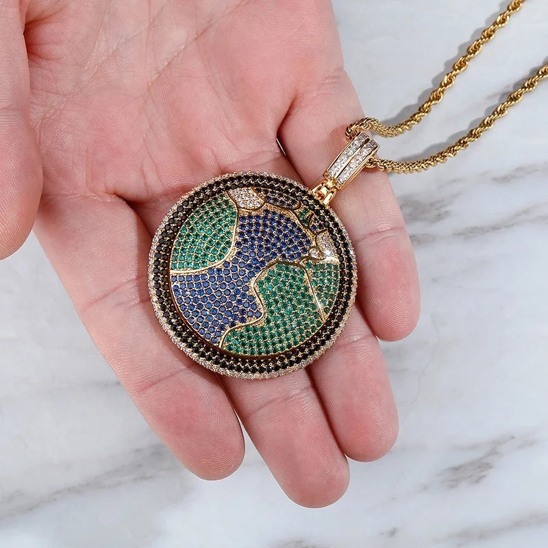 Luxury Round World Map Pendant Necklaces with Colorful Gemstones Lab Diamond Exquisite Craftsmanship Jewelry for Women Men Gifts