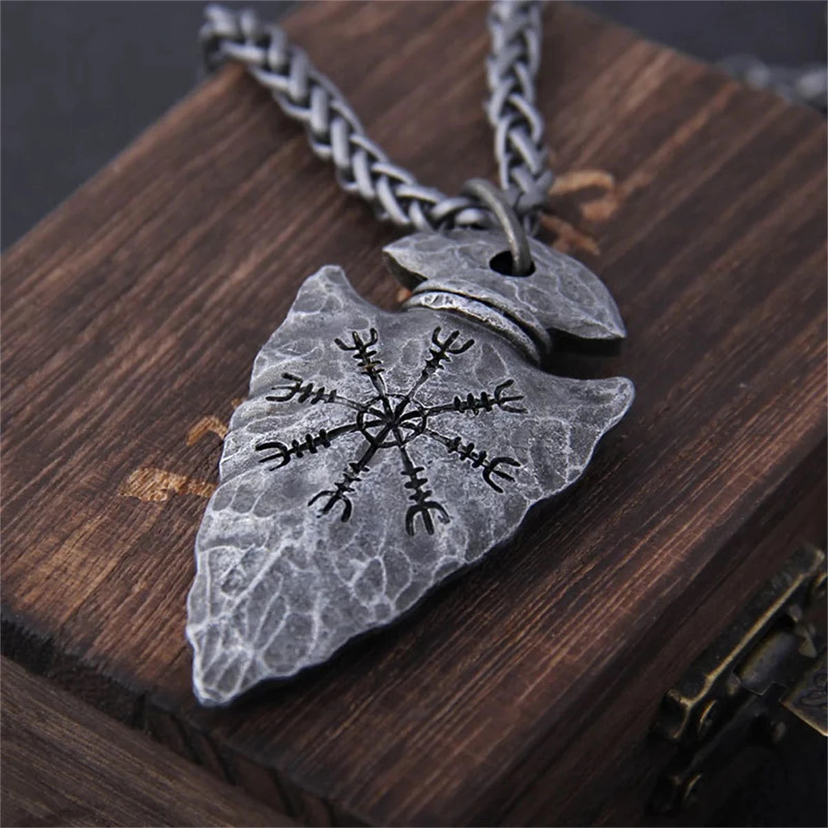 Viking Compass Pendant Vintage Rune Necklace Nordic Viking Men Talisman Runes Jewelry Gift