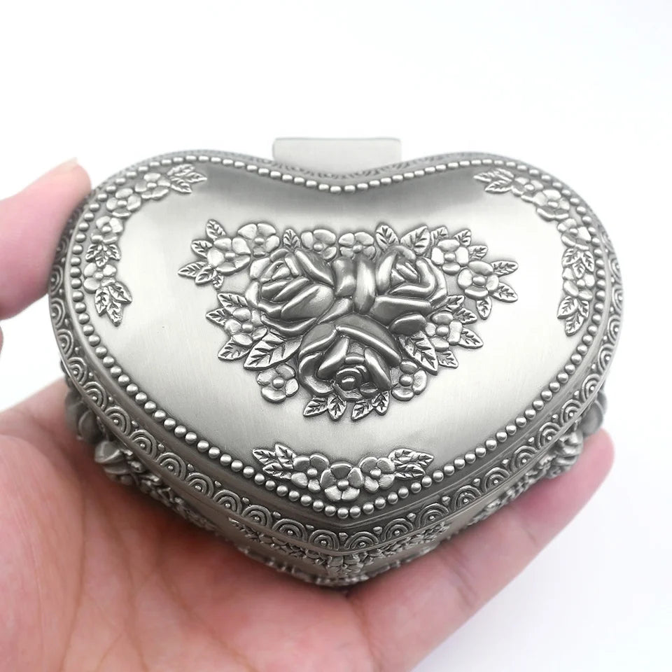 Wholesale Embossed Alloy Metal Heart-shaped Vintage Music Box Sankyo Movement Wind-Up for Christmas/Birthday/Valentine's Day