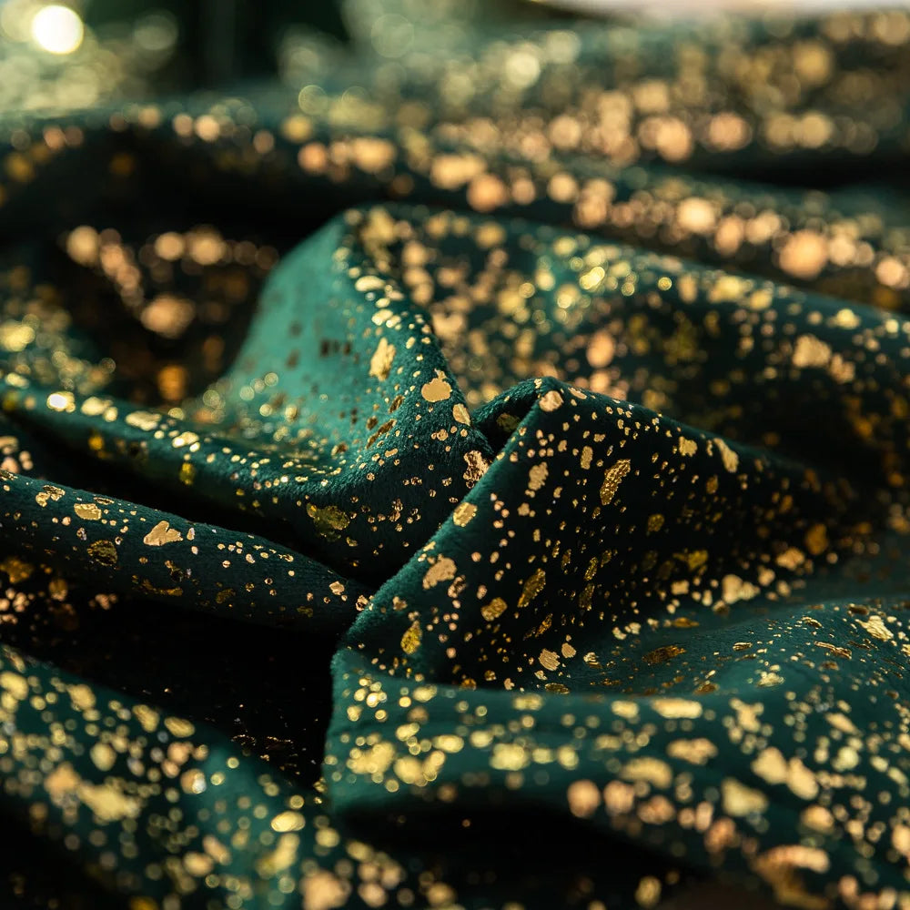 Christmas Style Round Tablecloth 60 Inch Winter Gold Green Decorative Round Table Cloth with Dust-Proof Wrinkle Resistant