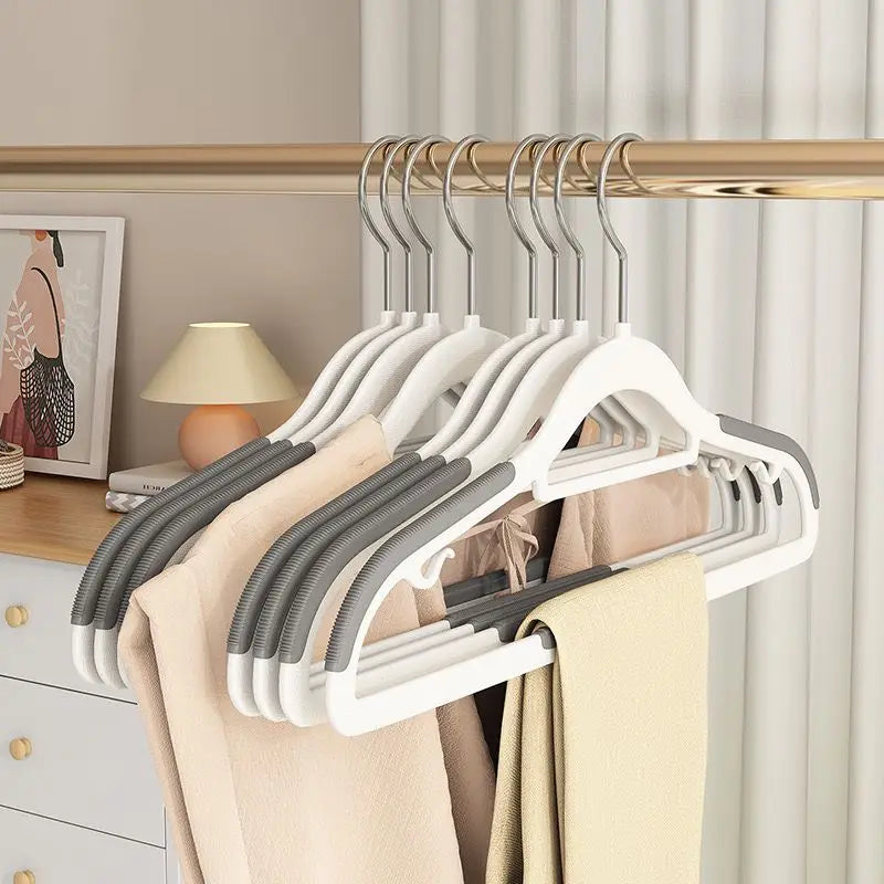 Factory Sale Eco-friendly  Adult Semicircular Non Slip Plastic Clothes Hangers  for Display Supermarket