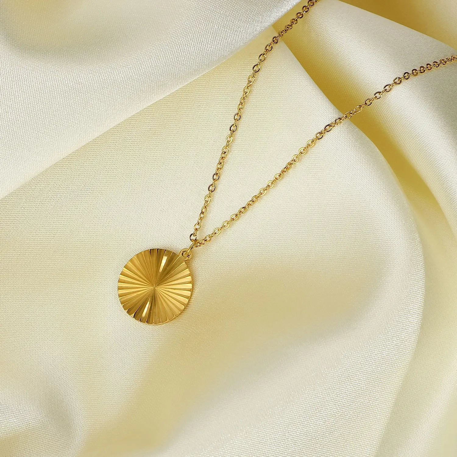 18K Gold Plated round Pendant Necklace Fine Jewelry for Weddings and Parties Stainless Steel Wholesale Necklace Pendant