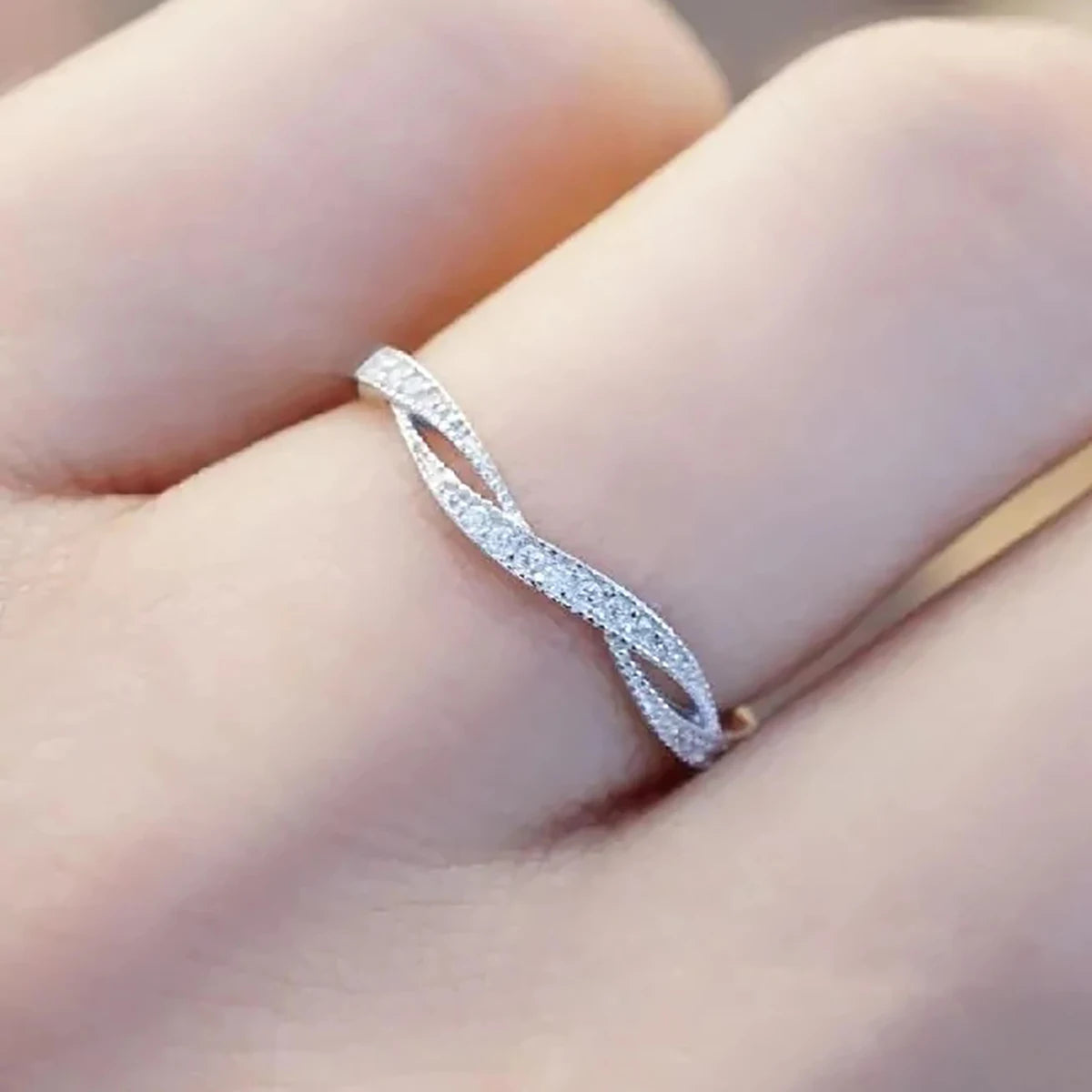 Huitan S925 Wholesale Elegant Bling Bling Paved Full Simulate Moissanite Twisted Design Women Wedding Rings for Sterling Silver