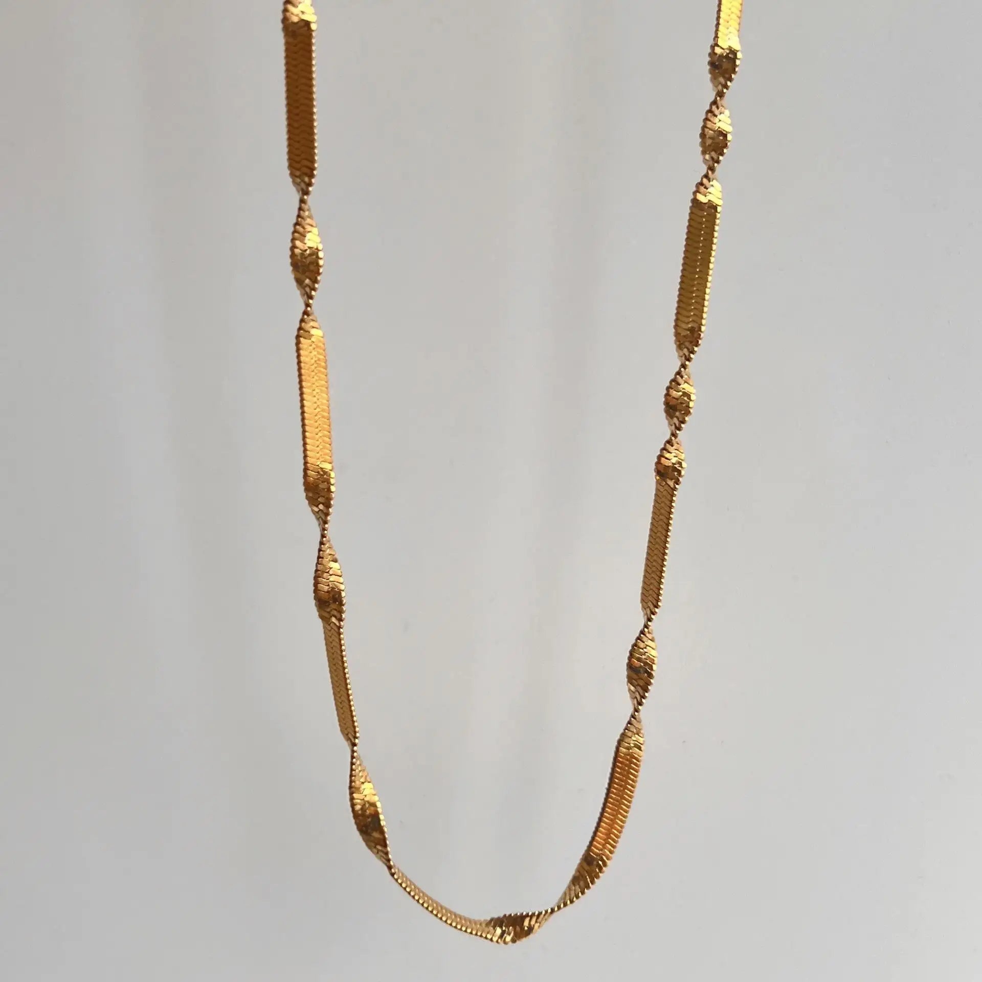 Good Catch 18K Gold Plated Stainless Steel Custom Snake Chain Necklace Non Tarnish Twist Herringbone Chain Necklace
