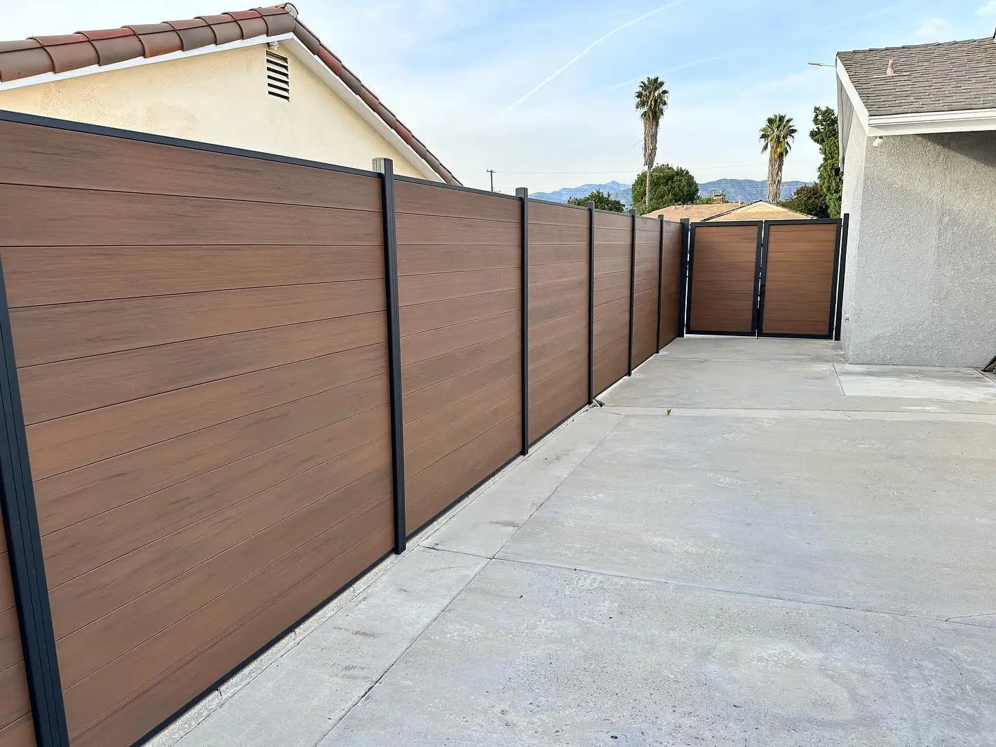 6 Feet Tall HDPE Aluminum Alloy Eco-Friendly Modern Garden Fence Panels Waterproof Wood-Plastic Mesh for Security Yards Fencing