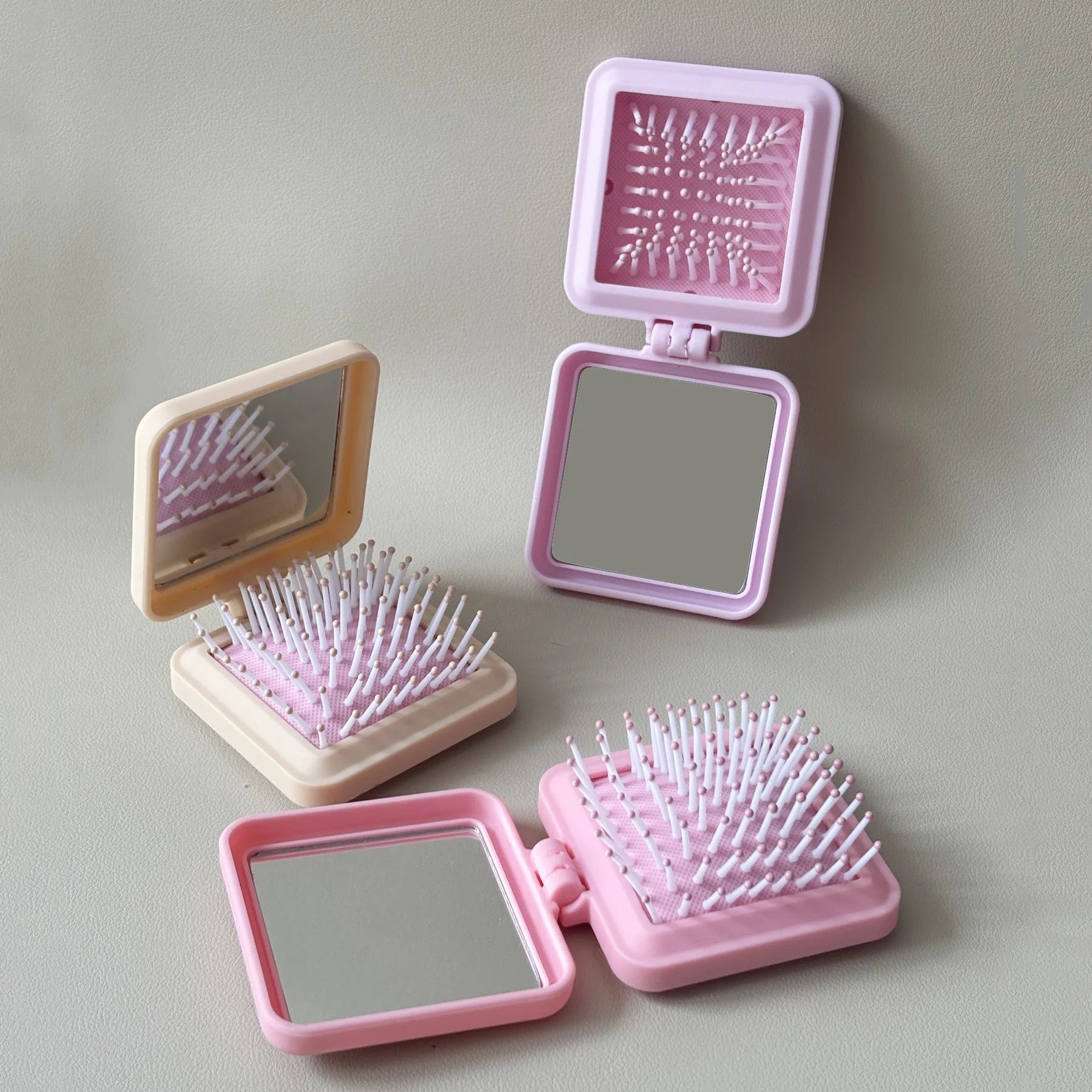 Portable Foldable Hairbrush with Mirror Fashion Style Mirror Comb Custom Logo Folding Massage Hair Comb Pocket Size Travel