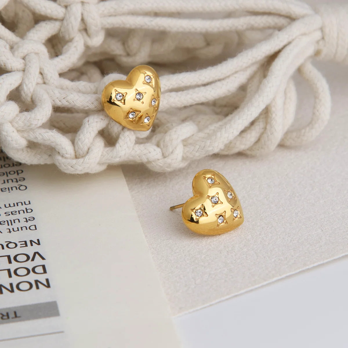 Chris April in Stock Romantic 316L Stainless Steel PVD Gold Plated Water Resistant Heart Fully-jewelled Stud Earring with Zircon
