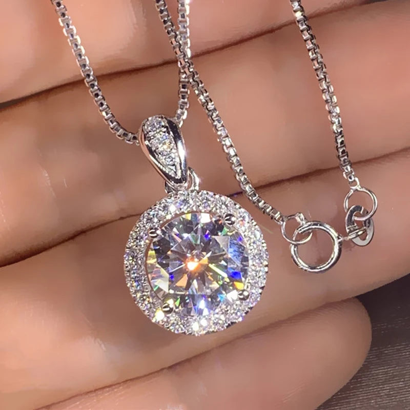Huitan Custom Wholesale Cubic Zirconia Necklace Silver Plated Women Romantic Big Round Imitate Moissanite Pendant Necklace