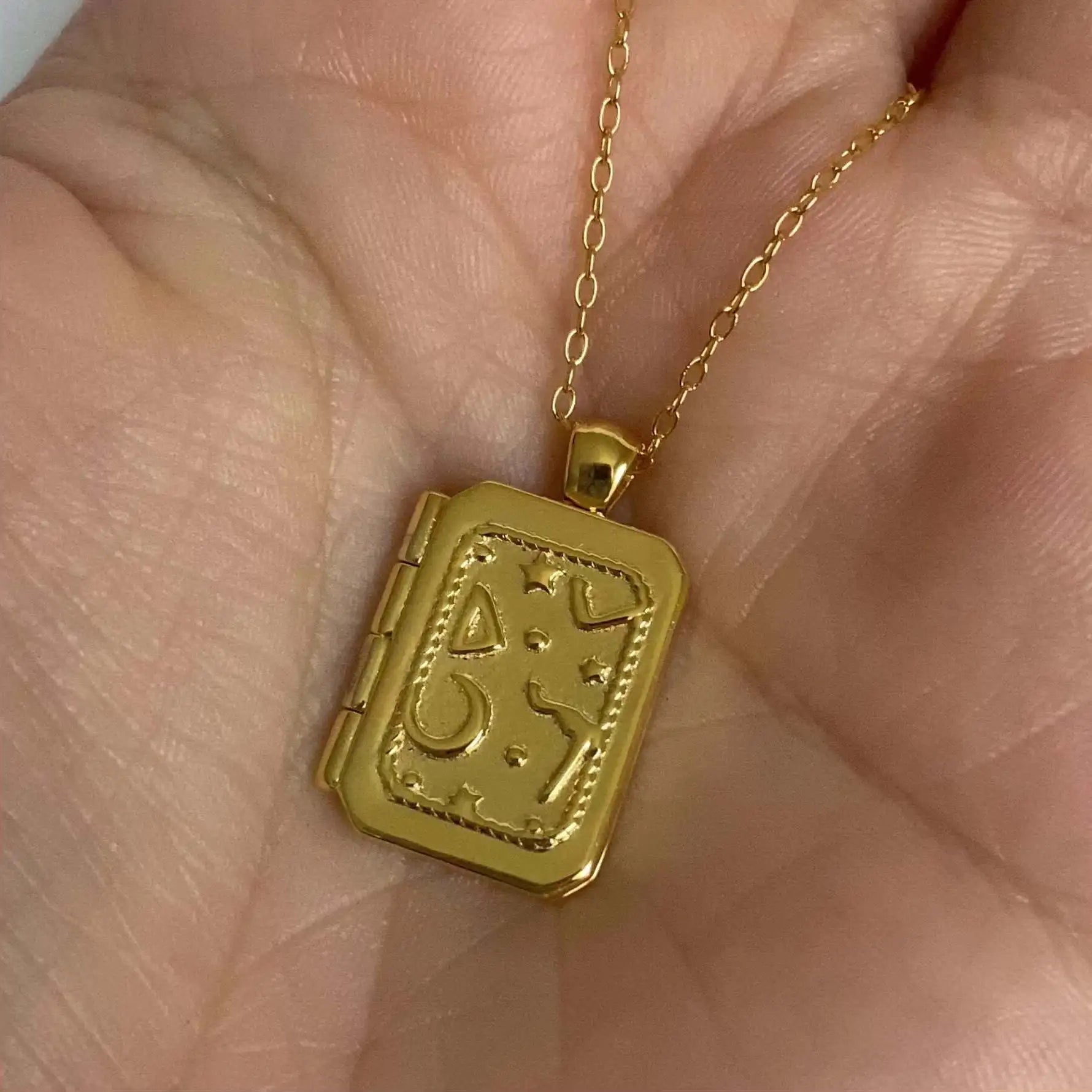 PVD 18K Gold Plated Stainless Steel 2023 Moon Star Vintage Photo Box Locket Pendant Necklace Jewelry Women