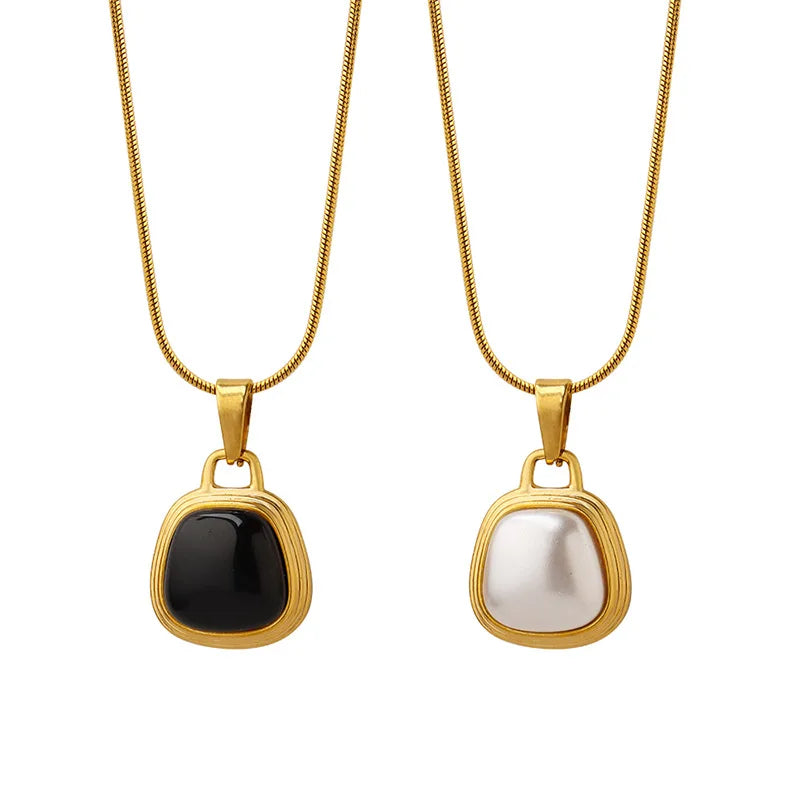 Fashion Luxury Black and White Square  Bead Pendant Necklace Collarbone Chain Jewelry for Women Hypoallergenic
