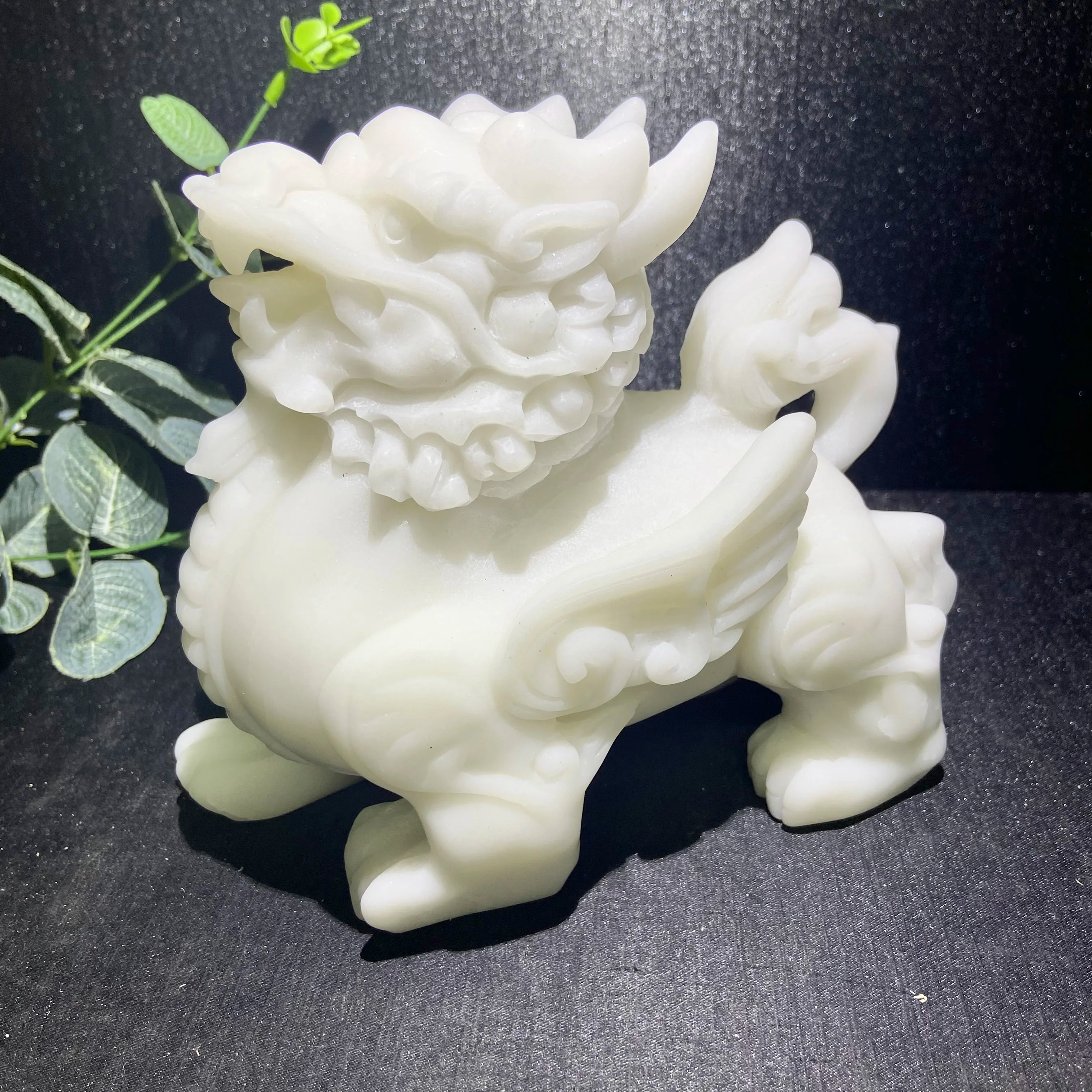 Hand Craved High Quality Natural Crystal White Jade Marble Jade Kylin Carving for Home Decoration