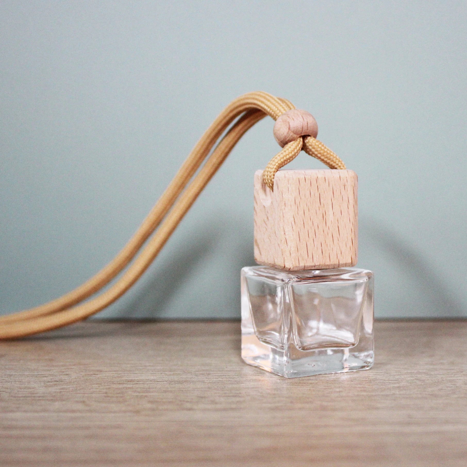 8ml Custom Clear Empty Square Shaped Perfume Diffuser Bottle Hanging Car Pendant Wooden Essential Oils Fragrance Screw Cap Seal