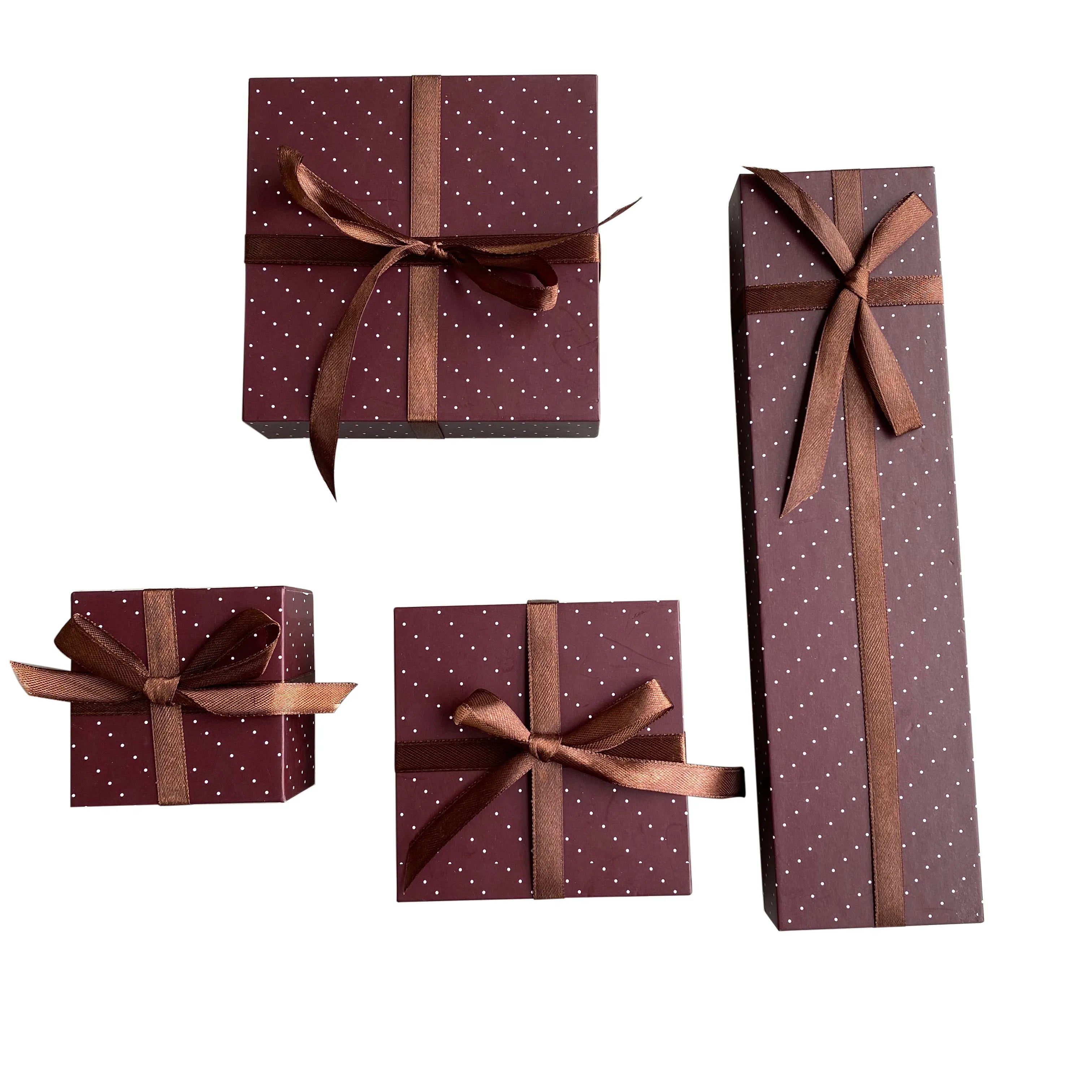 Custom Eco-Friendly CMYK Printed Logo Cardboard Gift Packaging Box with Embossing and Matt Lamination Folder Type
