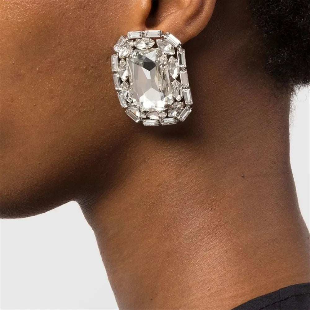 Minimalist Square-Cut Rhinestone Earrings Luxurious and Petite Stylish Stud Earrings for Women's Ear Adornments