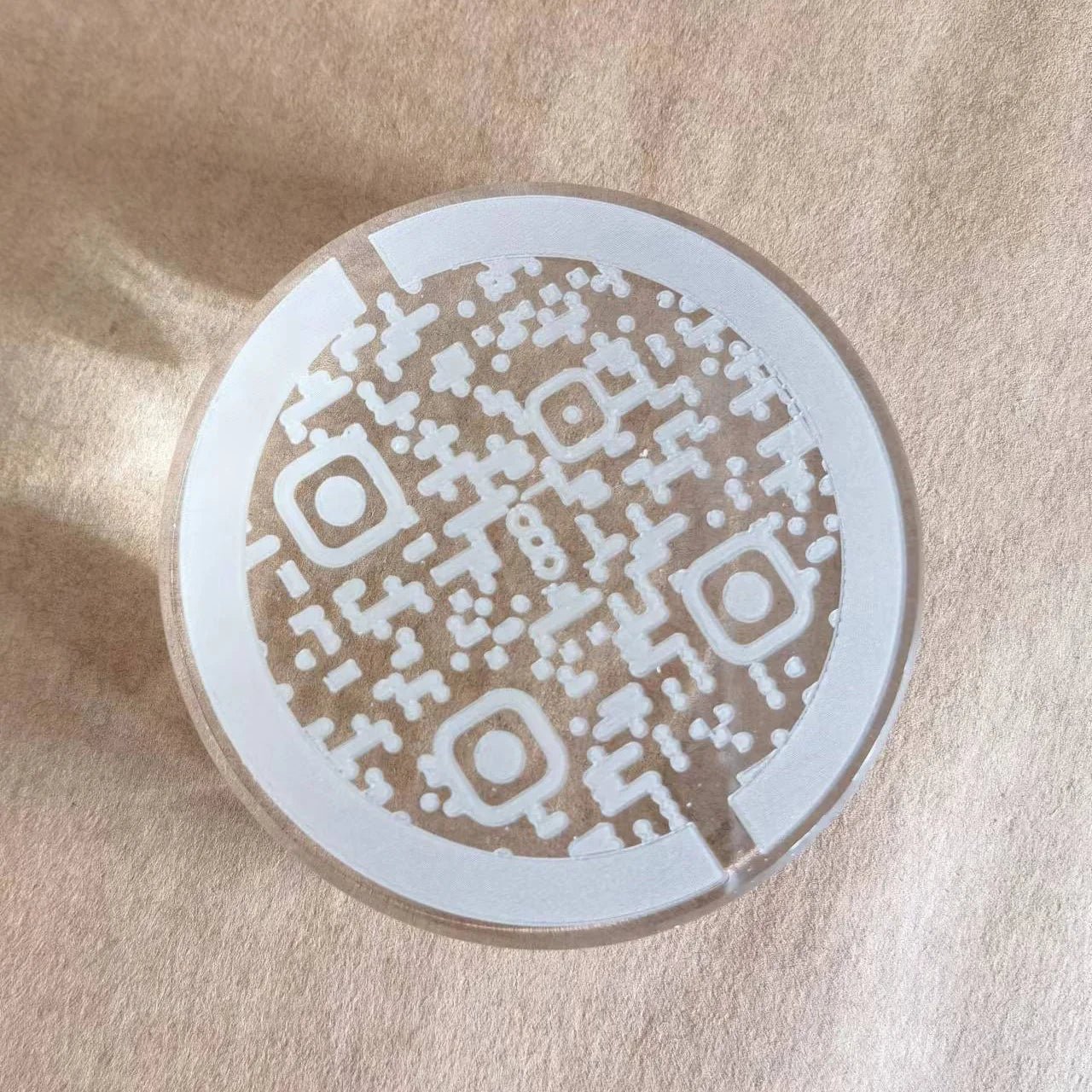 Laser Engraved Round Clear Acrylic QR Sign Display Block Elegant Paperweight Display Rack