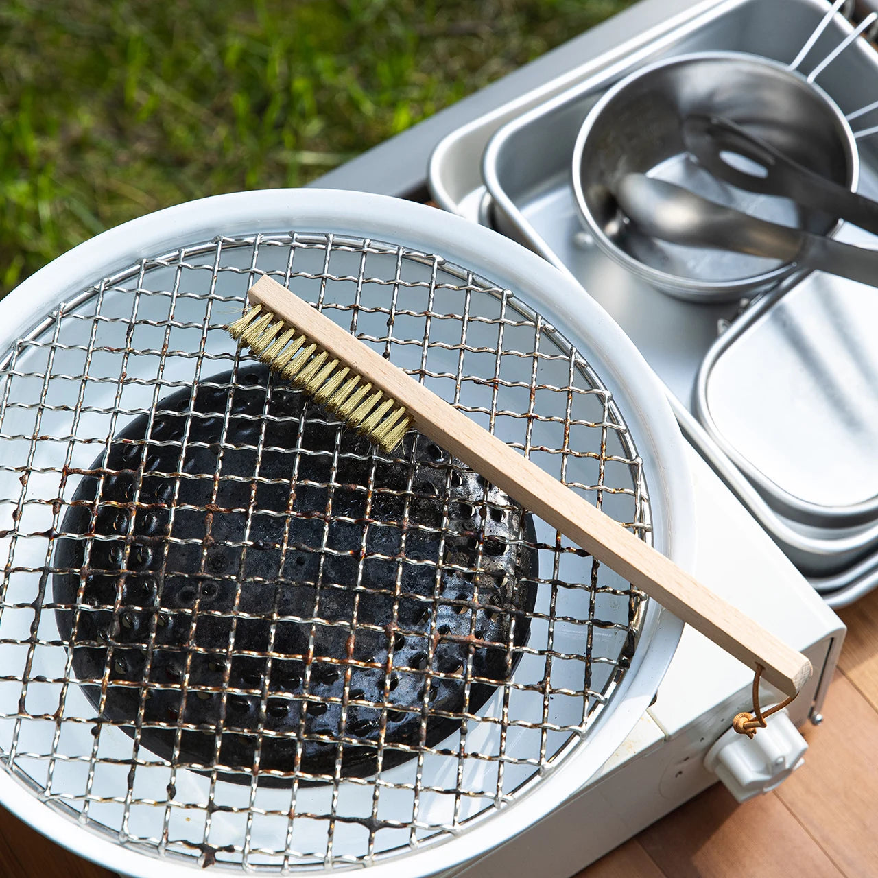 SHIMOYAMA Natural Wooded Beech Handled Barbecue Grill Cleaning Brush Copper Bristle for Household Use