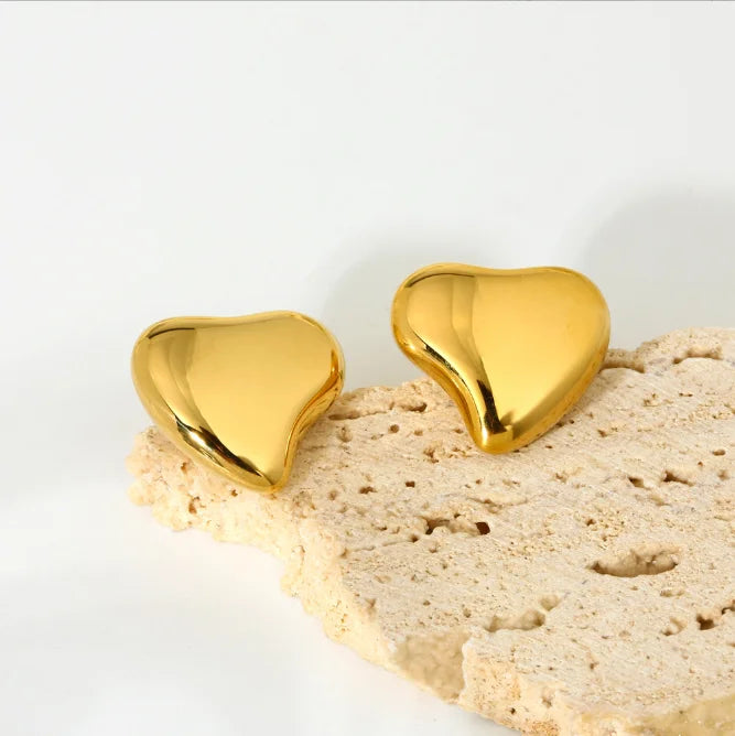 Vintage Style Stainless Steel 18K Gold Plated Mini Love Heart Stud Earrings New Statement Jewelry for Party