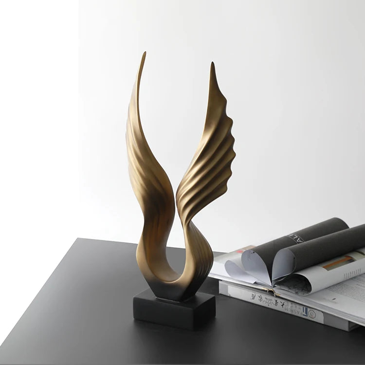 Luxury Gold Simple Craft for Home Decoration Stunning Resin Desktop Sculpture
