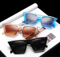 Hot Selling Female Vintage Sunglasses Women Fashion Cat Eye Luxury Sun Glasses Classic Shopping Lady Black Oculos De Sol UV400