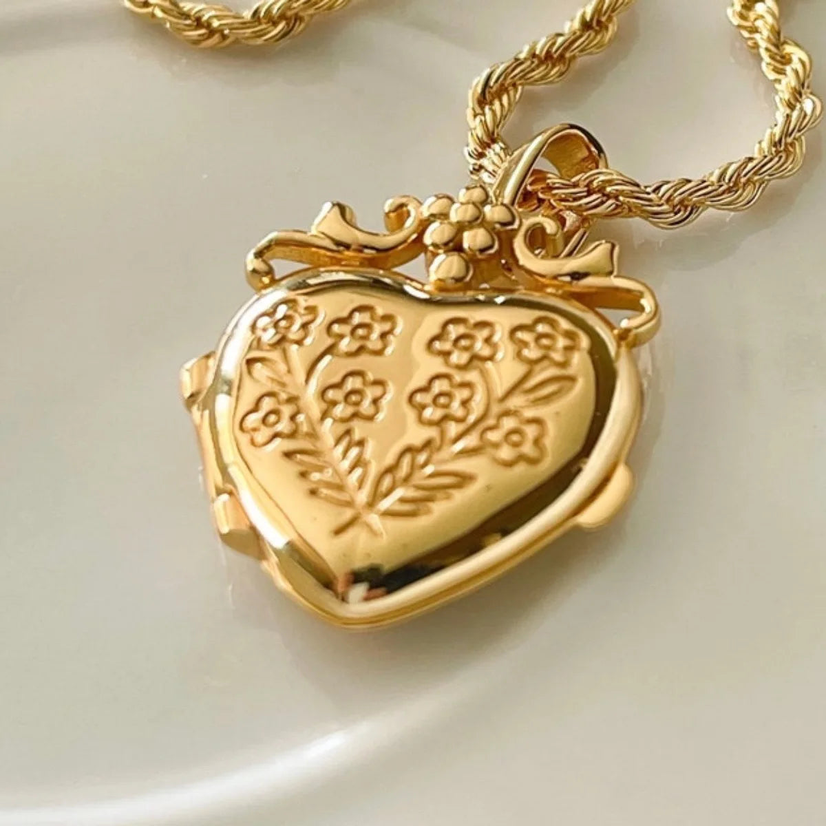 Love Flower Album Pendant Square Open Closed Unique Design Open Closed LOVE Pendant Necklace