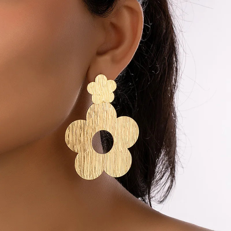 Punk Metal Fashion Big Gold Color Flower Choker Necklace Earring Set for Women Exaggerated African Chunky Chain Neck Jewelry