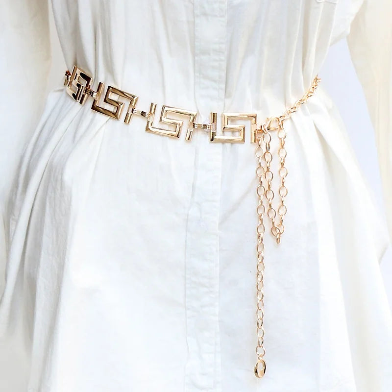 New Fashion Ladies Sweater Suit with Skirt Stylish Metal Waist Chain Decoration