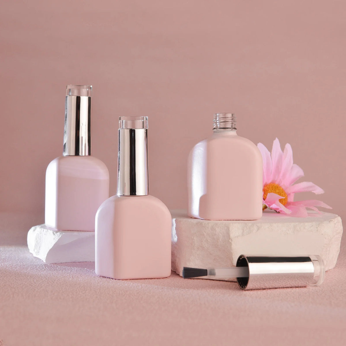Free Sample Factory Wholesale Empty Cosmetics Glass Bottle for Nail Polish With Silver Pp Cap and Brush UV Gel Polish Bottle