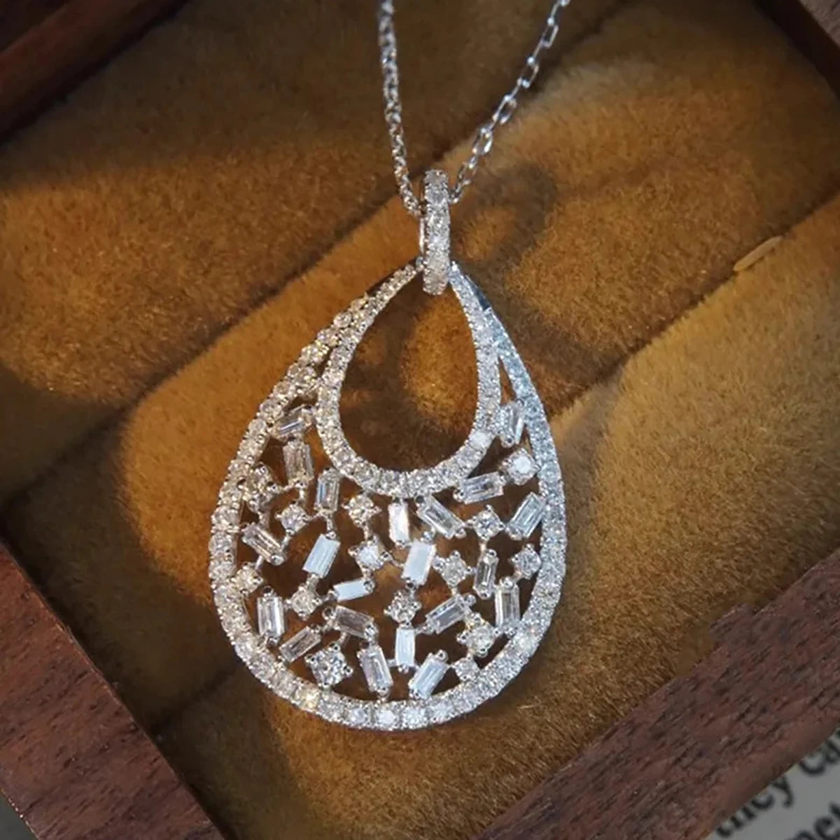 CAOSHI Gorgeous Water Drop Shaped Hollow Design Bling Bling Zircon Bridal Necklaces for Women Wedding Silver Plated CZ Necklaces