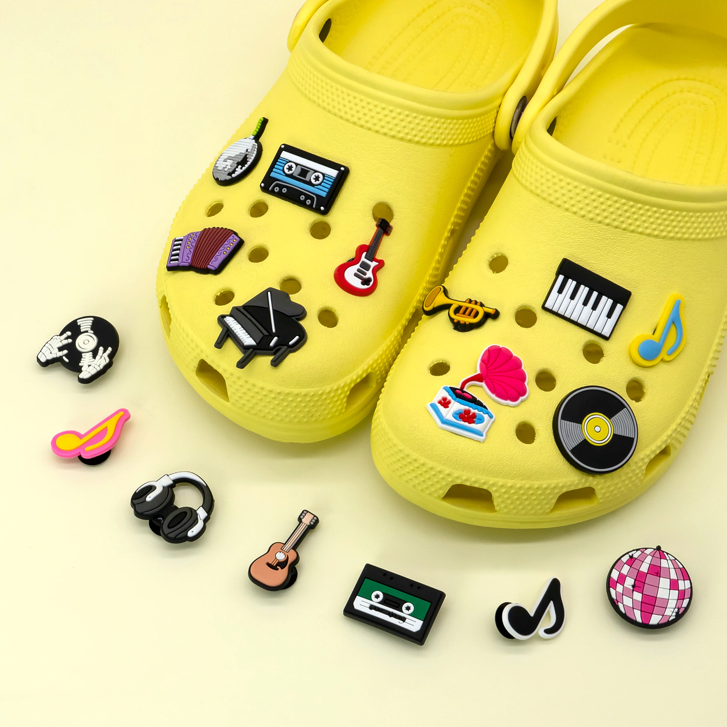 Stylish New 2D/3D Music Sensation Peso Pluma Wholesale Rubber Clogs Sneakers Shoe Decorations Lovely Boys Girls Accessories