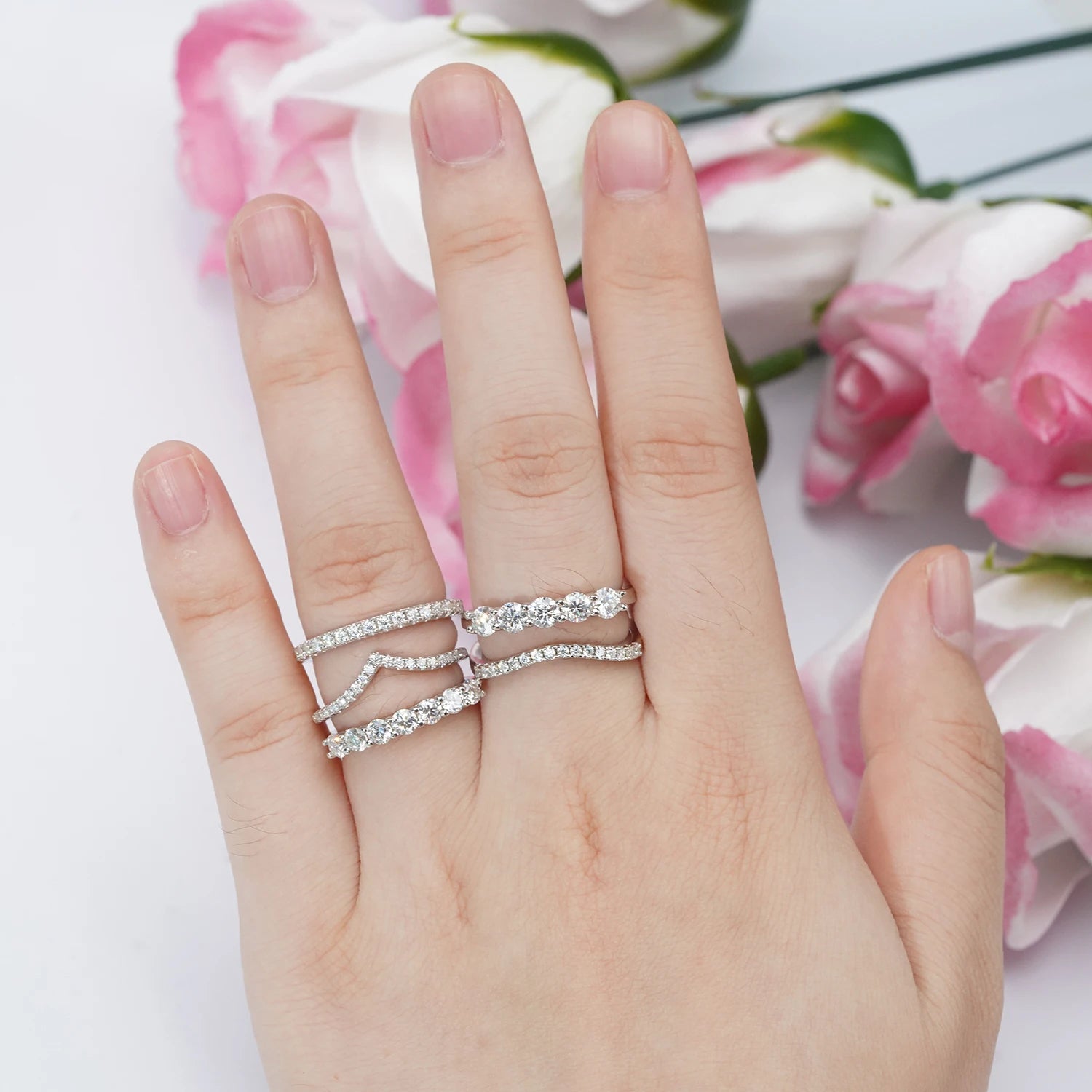 Fashion Jewelry S925 Silver Sterling Wedding Band Glossy Ladies Ring Moissanite Ring