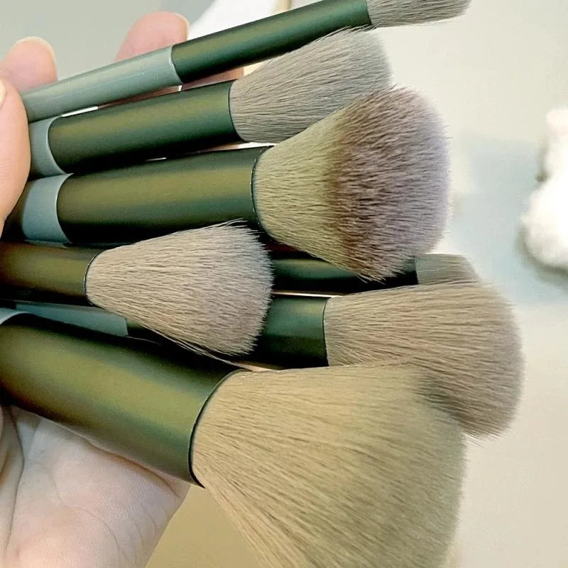 Custom Private Label Green 13-Piece Professional Soft Synthetic Hair Makeup Brush Set for Face and Concealer Use
