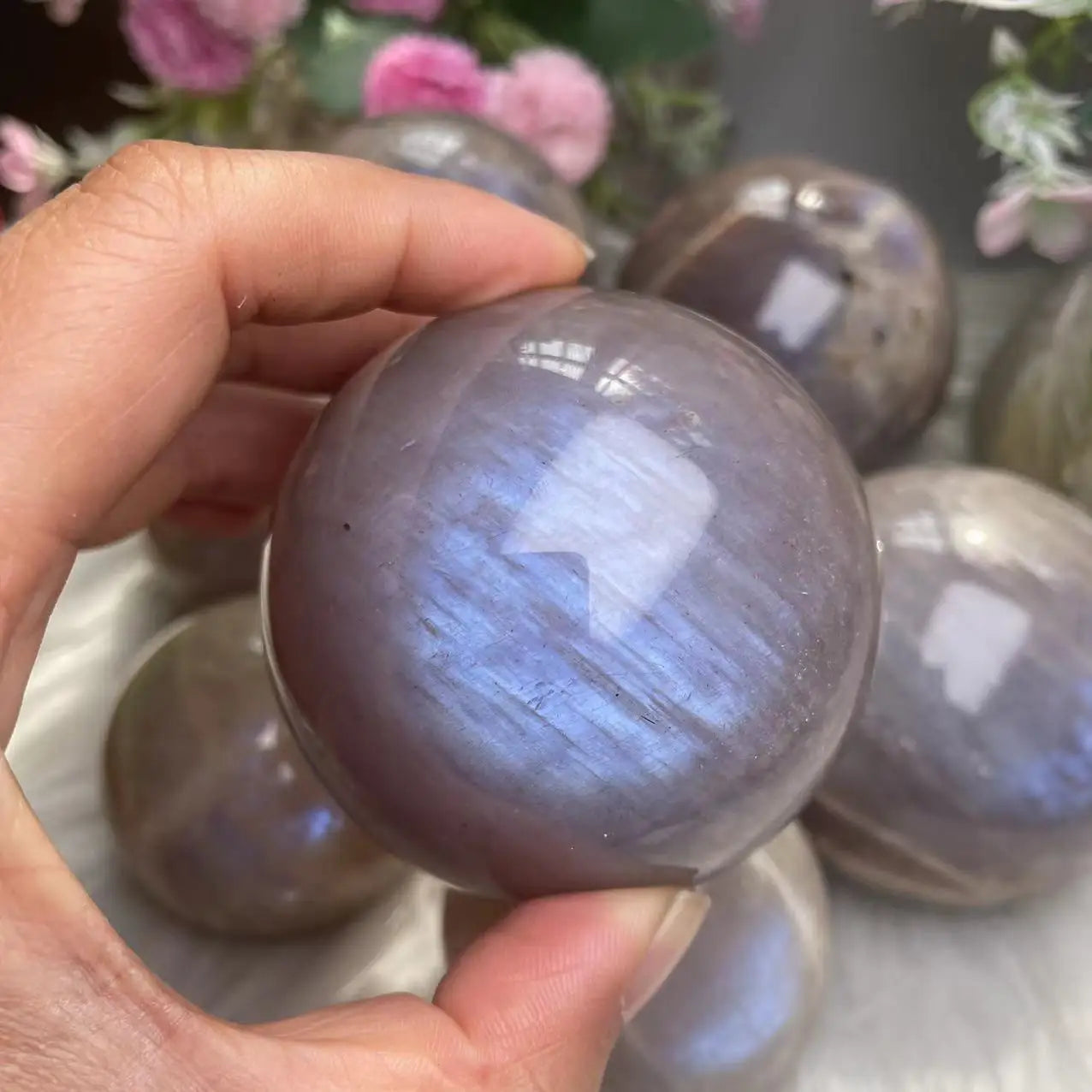 Gorgeous Blue Flash Wholesale Natural Crystal Stone Polished Blue Moonstone Sphere Crystal Balls for Decoration