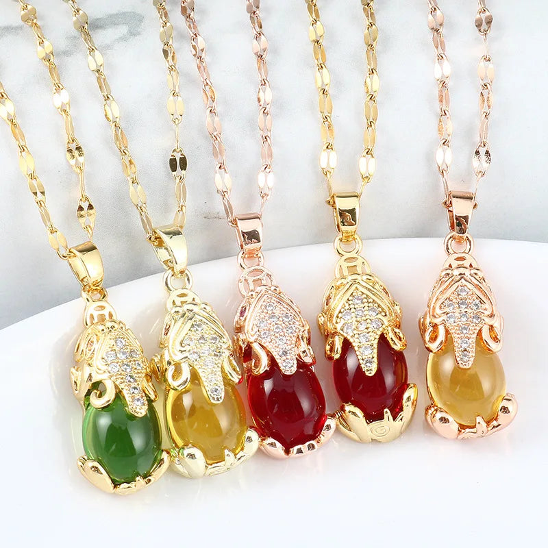 Fashion Short Style Clavicle Stainless Steel Lips Necklace Diamond Pixiu Pendant Necklace for Women