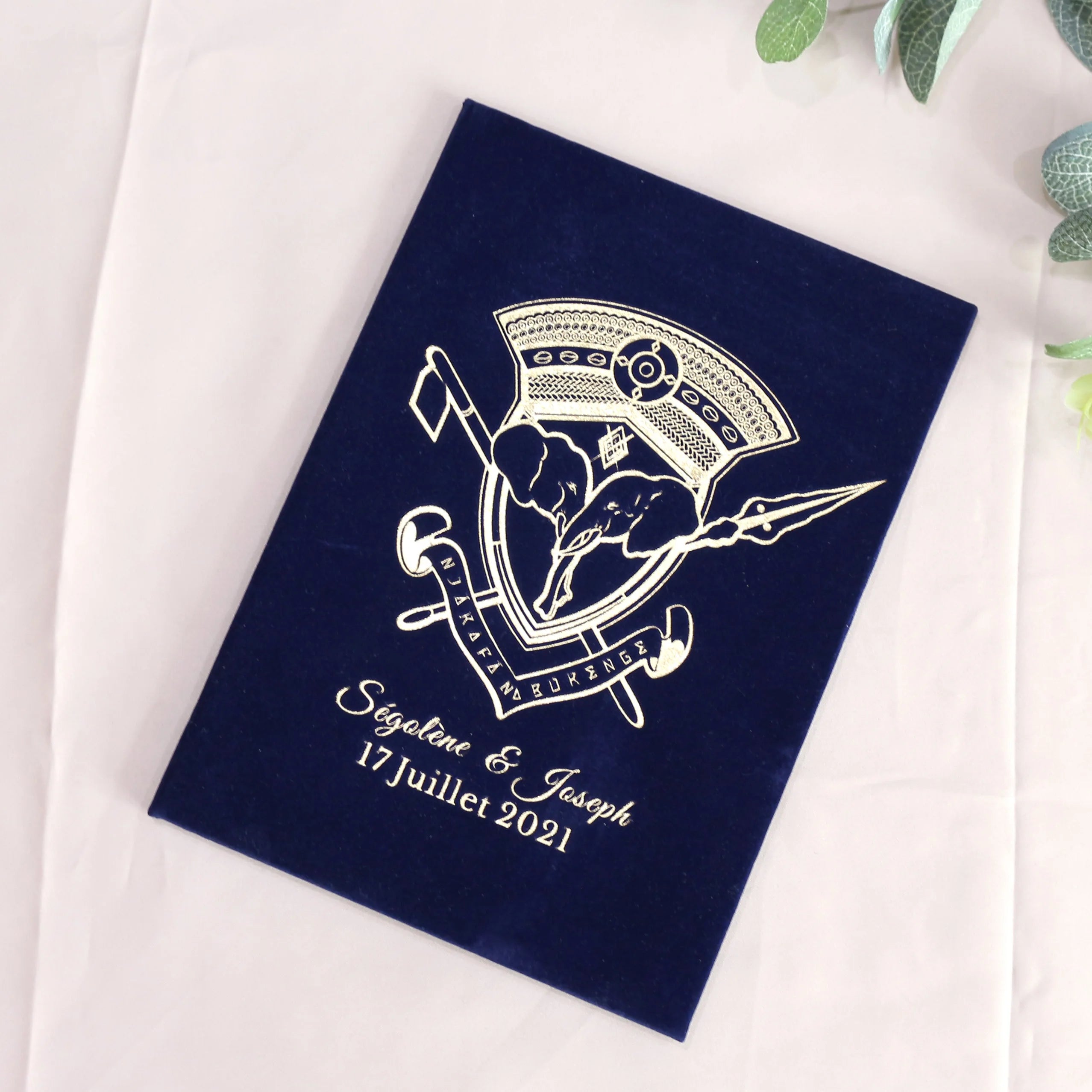 Custom Logo Clear Acrylic Birthday Invitations Gate Fold Invitations Luxury Velvet Hardcover Invite With Pockets