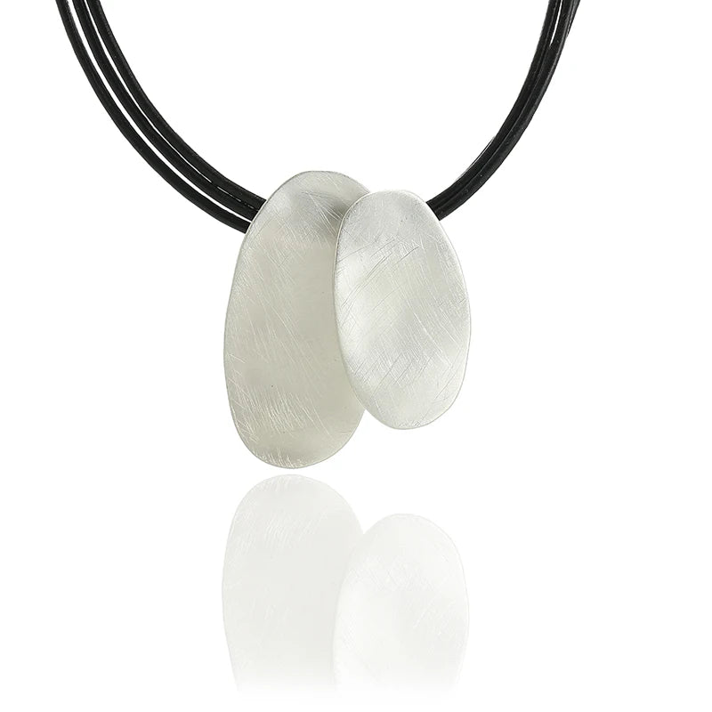 Overlapping Curved   Discs Choker Necklace Wax Rope Pendant