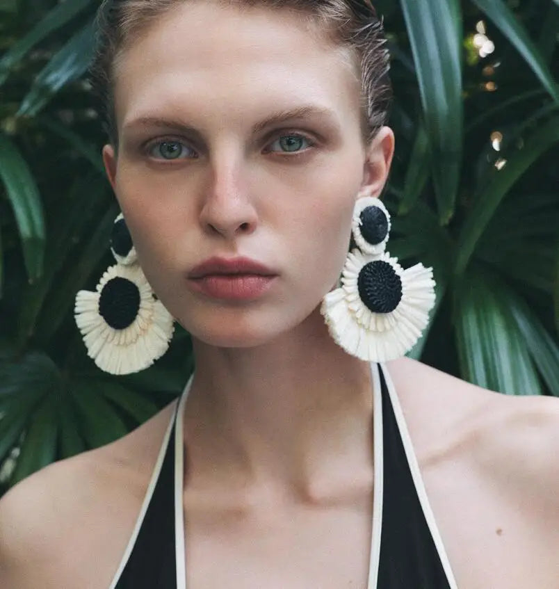 Handmade Summer Beach Ear Accessories for Women Lafite Grass Flower Dangle Drop Earrings Trendy Trendy Jewelry in Zinc Alloy