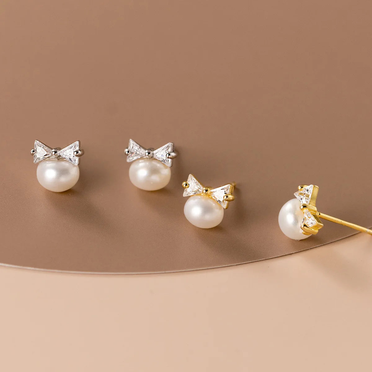 Fashion Jewelry 925 Sterling Silver Small Bowknot Bow Knot Natural Real Pearl Gold Plated Stud Earrings Jewelry for Women